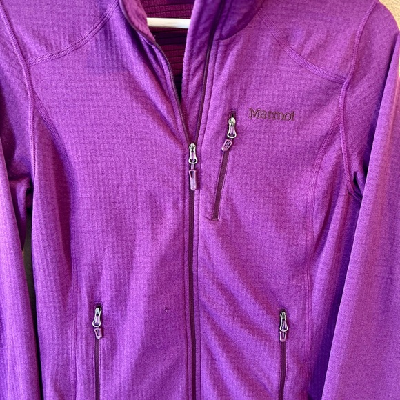 Marmot Women's Vibrant Purple Softshell Jacket Size S-Tiny hole in pics - Picture 3 of 9